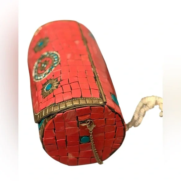 Antik Kraft Handcrafted Cylinder Shell Mosaic Clutch Coral and Turquoise  NWT - Picture 7 of 10